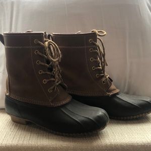 Duck boots